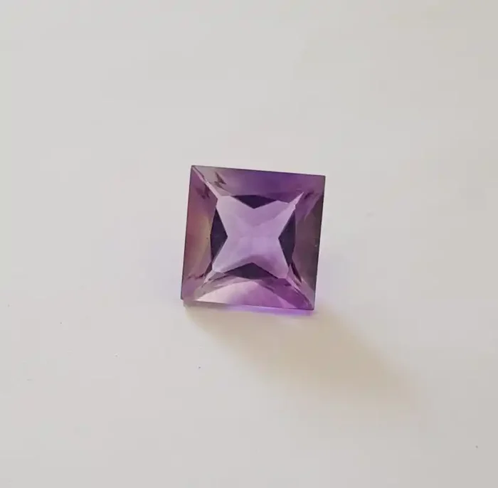 Pink Amethyst princess cut VVS 7.5 carats G0052