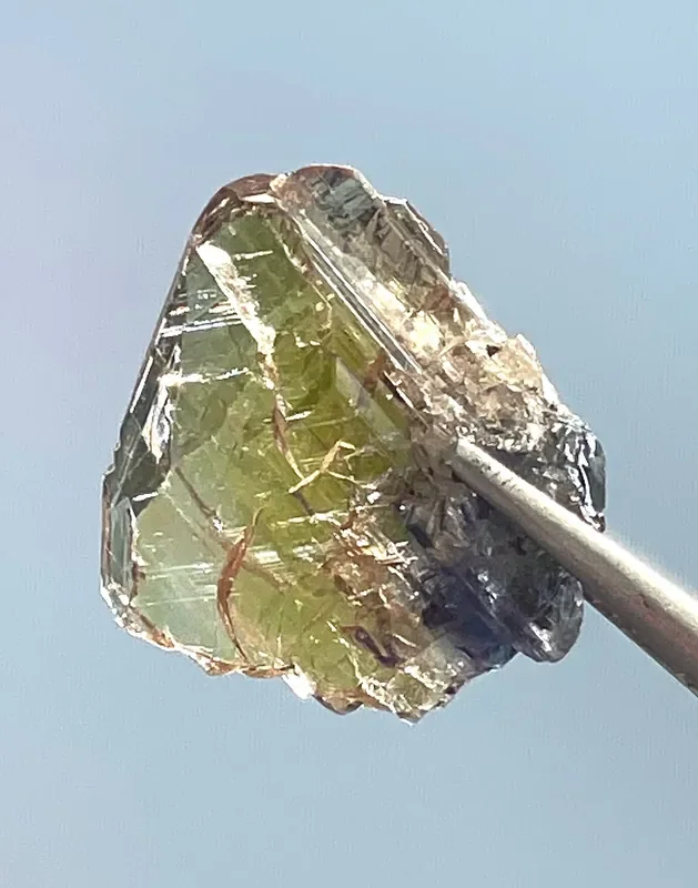 Pleochroic Unheated Tanzanite Crystal Natural Crystal from Lelatema Mountains, Merelani Hills, Tanzania