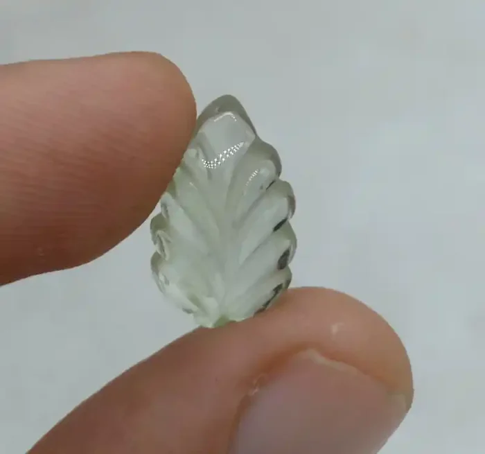PRASIOLITE (GREEN AMETHYST) LEAF CARVED Natural Untreated VAF86