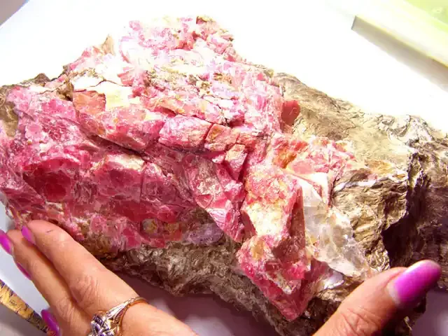 RHODHONITE COLLECTOR INVESTMENT SPECIMEN 2500G/12500CTS
