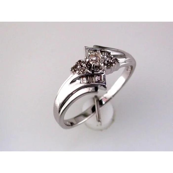 Royal 14K White Gold Diamond Engagement Ring – Timeless Elegance and Romance