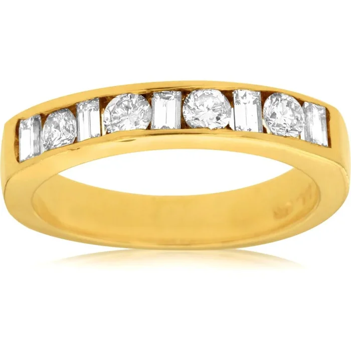Royal 14K Yellow Gold Diamond Wedding Band – Timeless Elegance in Every Detail