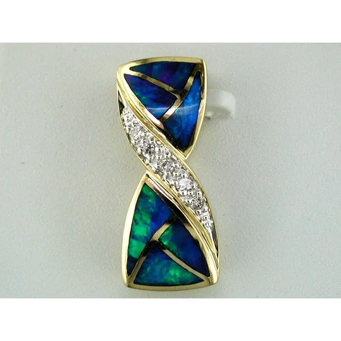 Royal 14K Yellow Gold Opal and Diamond Pendant – Radiant Beauty