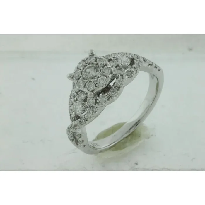 Royal Sparkling Affection 14K White Gold Round Diamond Engagement Ring – 0.90 Carat Total Diamond Weight