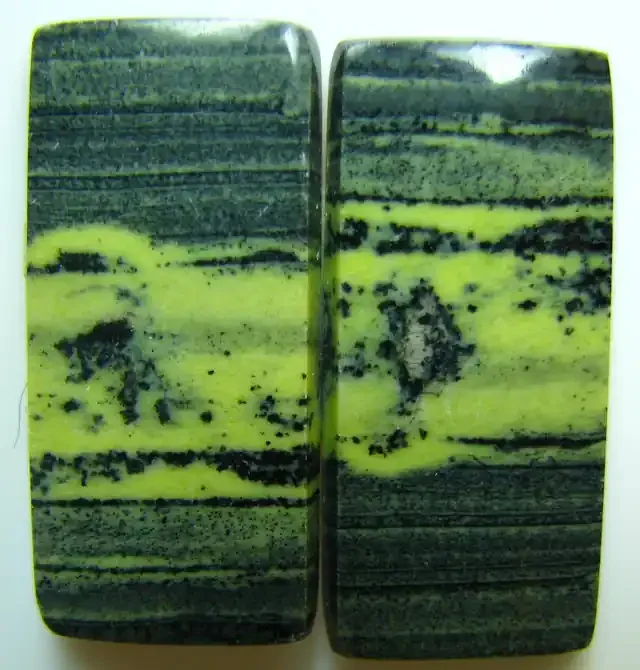 SERPENTINE STUNNING MATCHING PAIR 31.35 CTS
