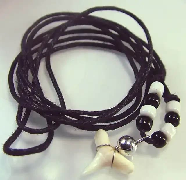 SHARK PENDANT ON ADJUSTABLE STRAP 7.30 CTS [GT749 ]