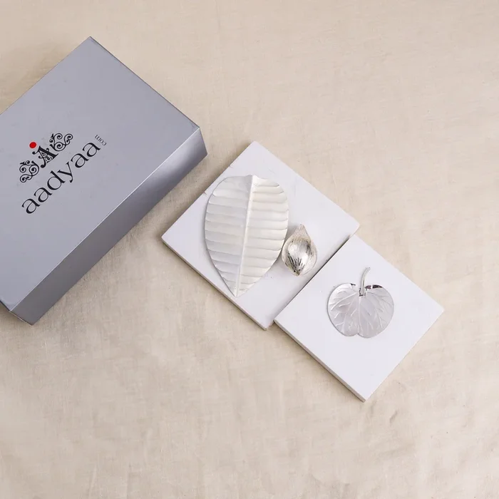 Silver Gift Set: Banana Leaf, Aaptyacha Paan & Coconut
