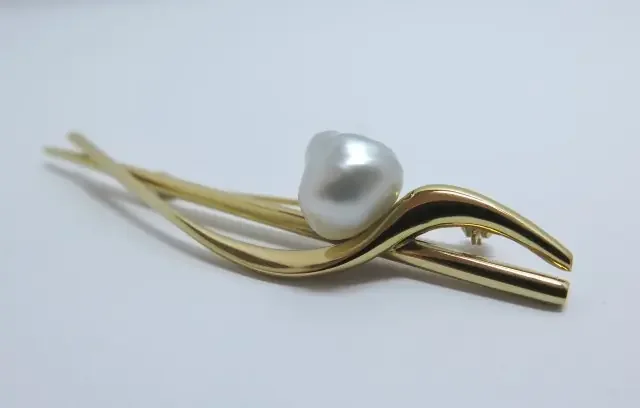 South Sea Keshi Baroque Pearl 18k Yellow Gold Brooch