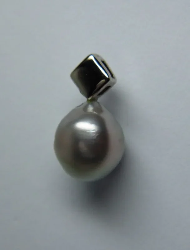Tahitian Black Pearl 18k White Gold Pendant