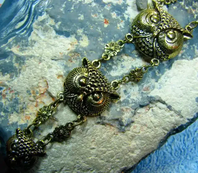TimeLessDesigns ANTIQUE BRONZE THREE OWL HEADS PENDANT/NECK