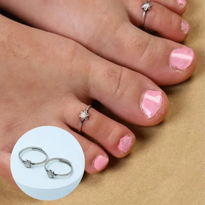 Tiny Silver Adjustable Toe ring (6-petaled flower)
