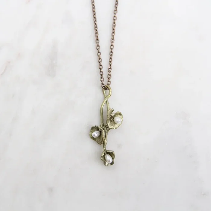 Trailing Licorice Dainty Pendant