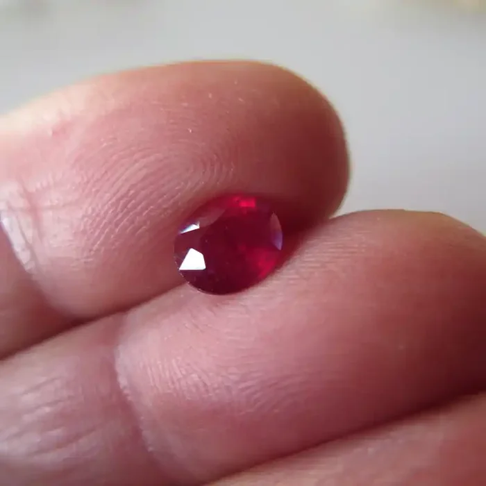 VERY NICE NATURAL RUBY FROM MOZAMBIQUE 2.40cts..EYE CLEAN
