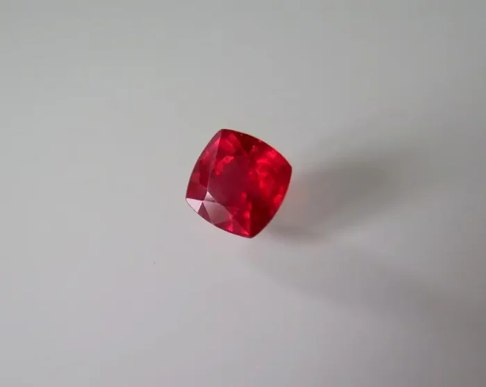 VERY NICE NATURAL RUBY TOP BLOOD RED 2,64CTS