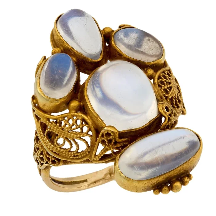 Victorian moonstone 18k yellow gold ring
