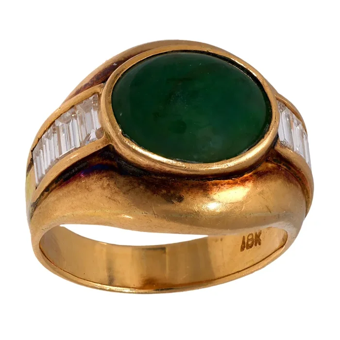 Vintage 4.65 carat cabochon jade 18k yellow gold bezel ring
