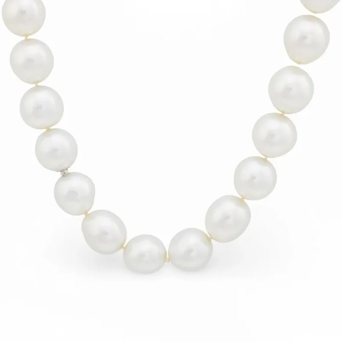 Vintage cultured pearl 18k white gold necklace