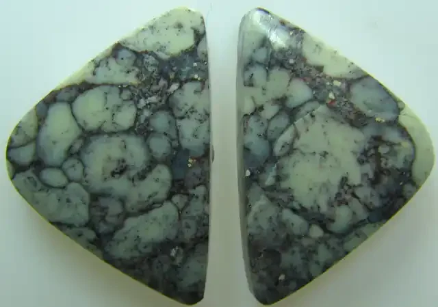 VIPER JASPER PAIR OF STONES 17.75 CTS