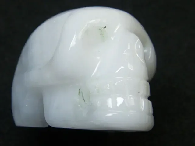 WHITE HOWLITE SKULL CARVING 85.5 CTS AG2088