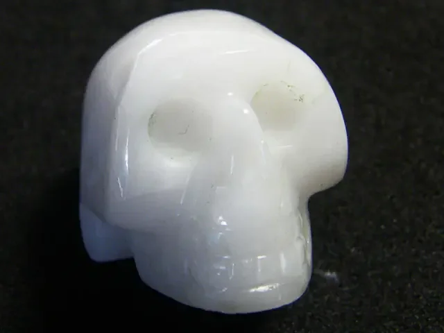 WHITE HOWLITE SKULL CARVING 88.5 CTS AG2086