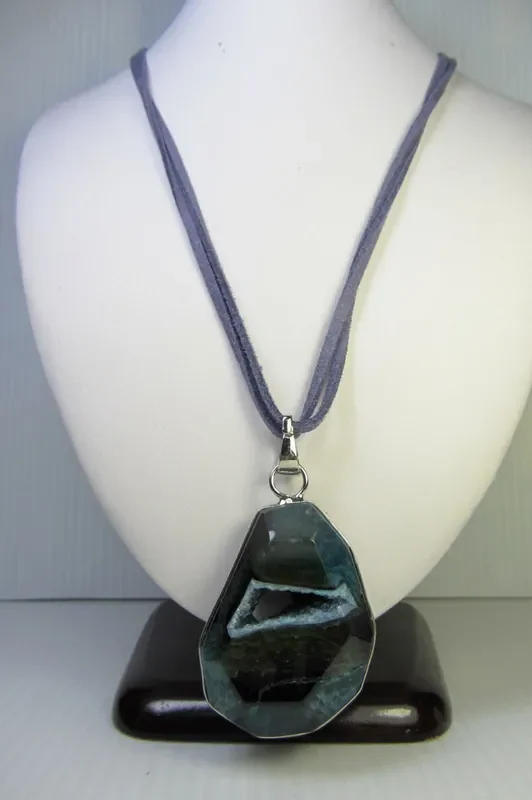 WILD CRYSTAL DRUSY AGATE PENDANT QT391