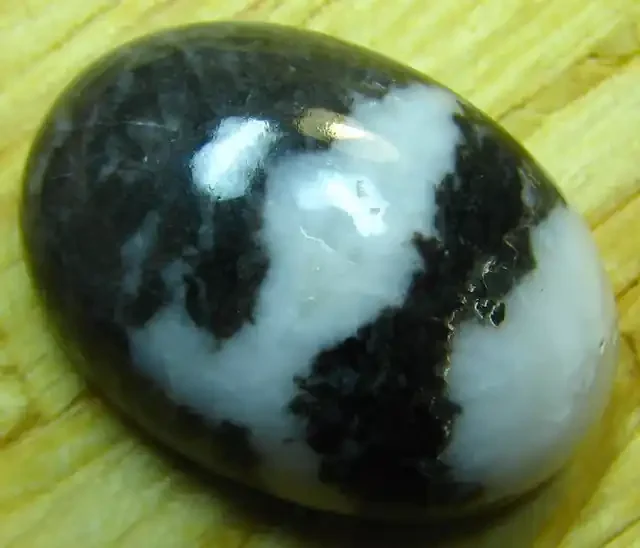 ZEBRA JASPER CABOCHON CUT STONE 23.65 CTS